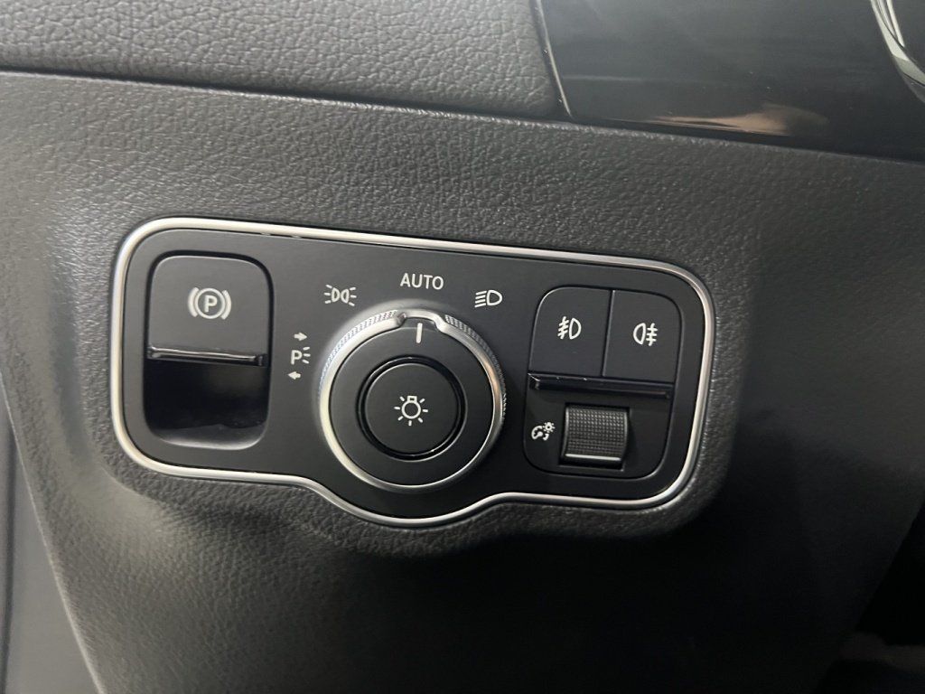 Mercedes-Benz GLA 250 2023 - Image 10