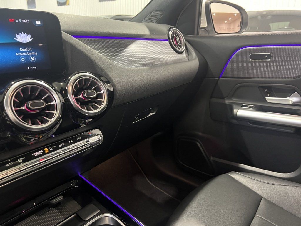 Mercedes-Benz GLA 250 2023 - Image 15