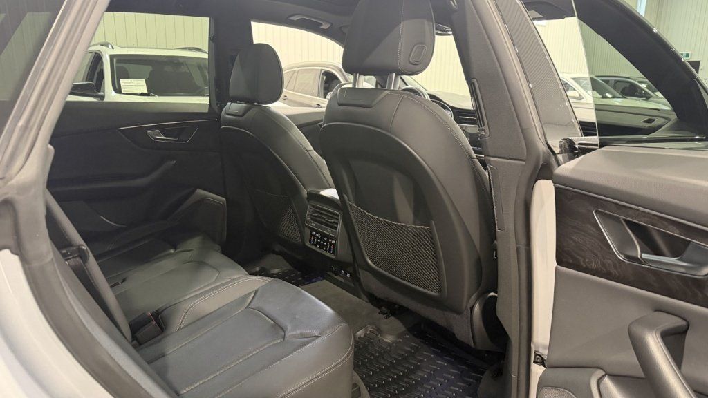 Audi Q8 2021 - Image 20