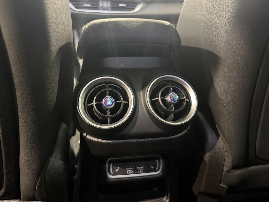 Alfa Romeo Stelvio 2021 - Image 12