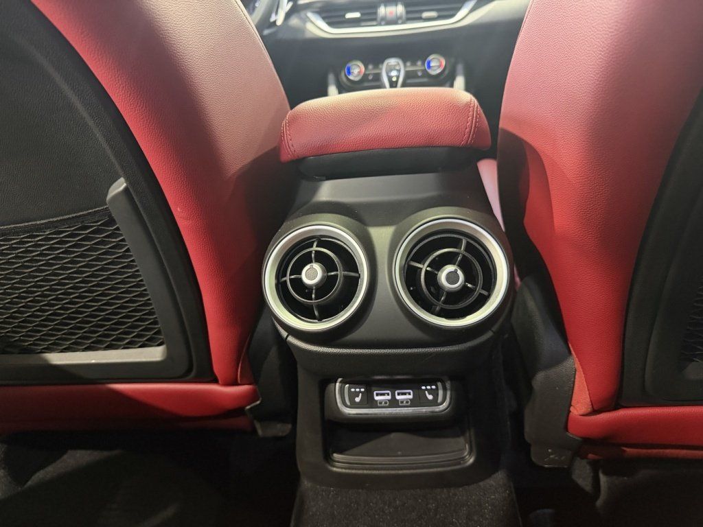 Alfa Romeo Stelvio 2022 - Image 17