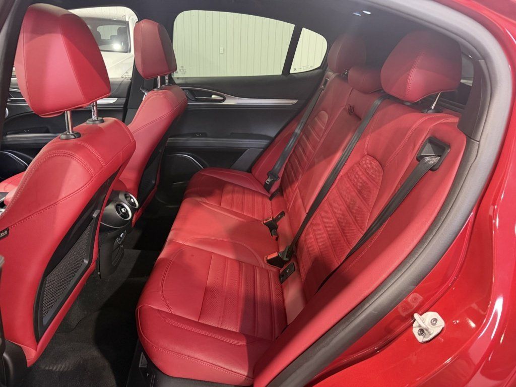 Alfa Romeo Stelvio 2022 - Image 18