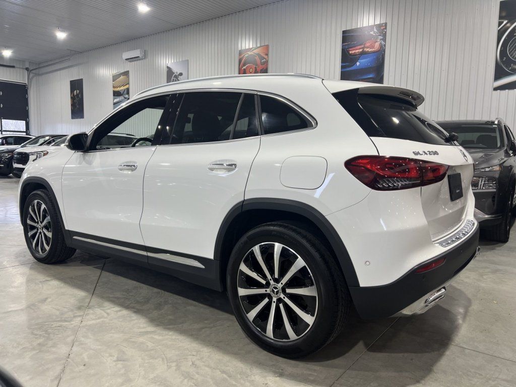 Mercedes-Benz GLA 250 2023 - Thumbnail 3
