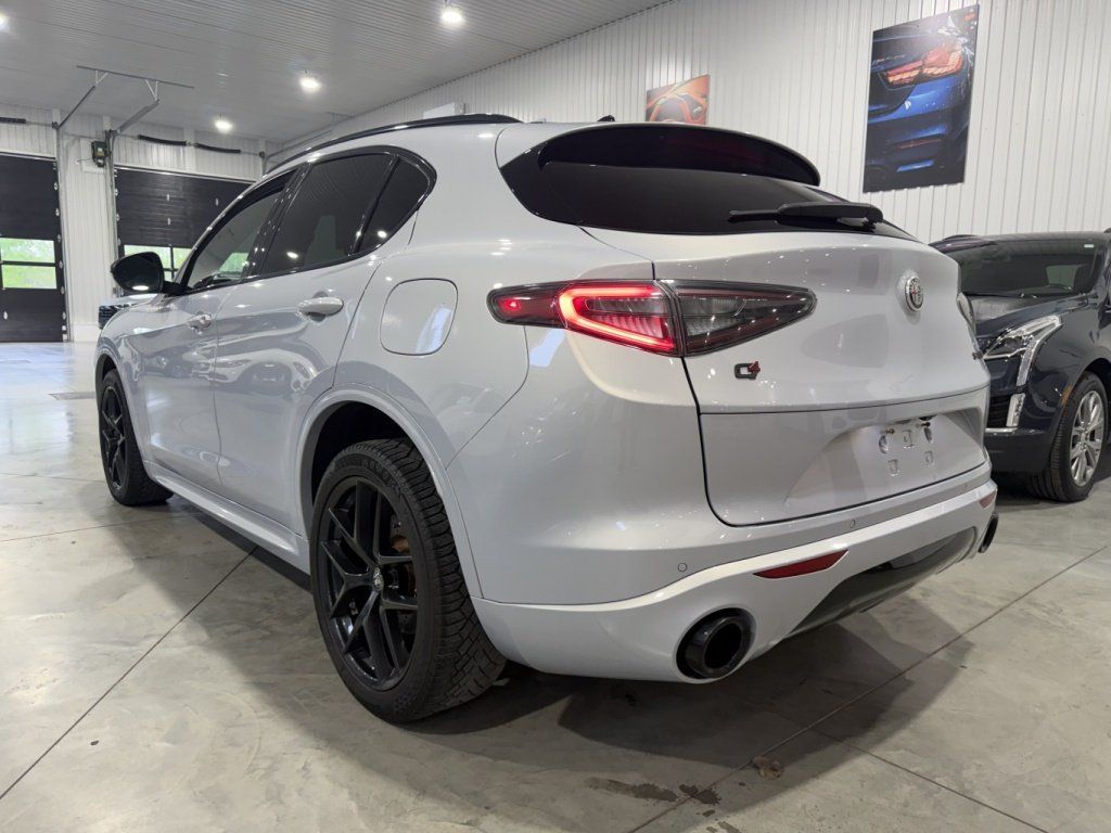 Alfa Romeo Stelvio 2021 - Thumbnail 3