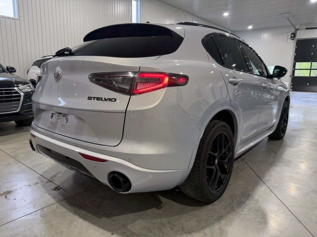 Alfa Romeo Stelvio 2021 - Thumbnail 4