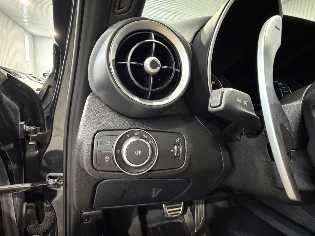 Alfa Romeo Giulia 2022 - Thumbnail 11