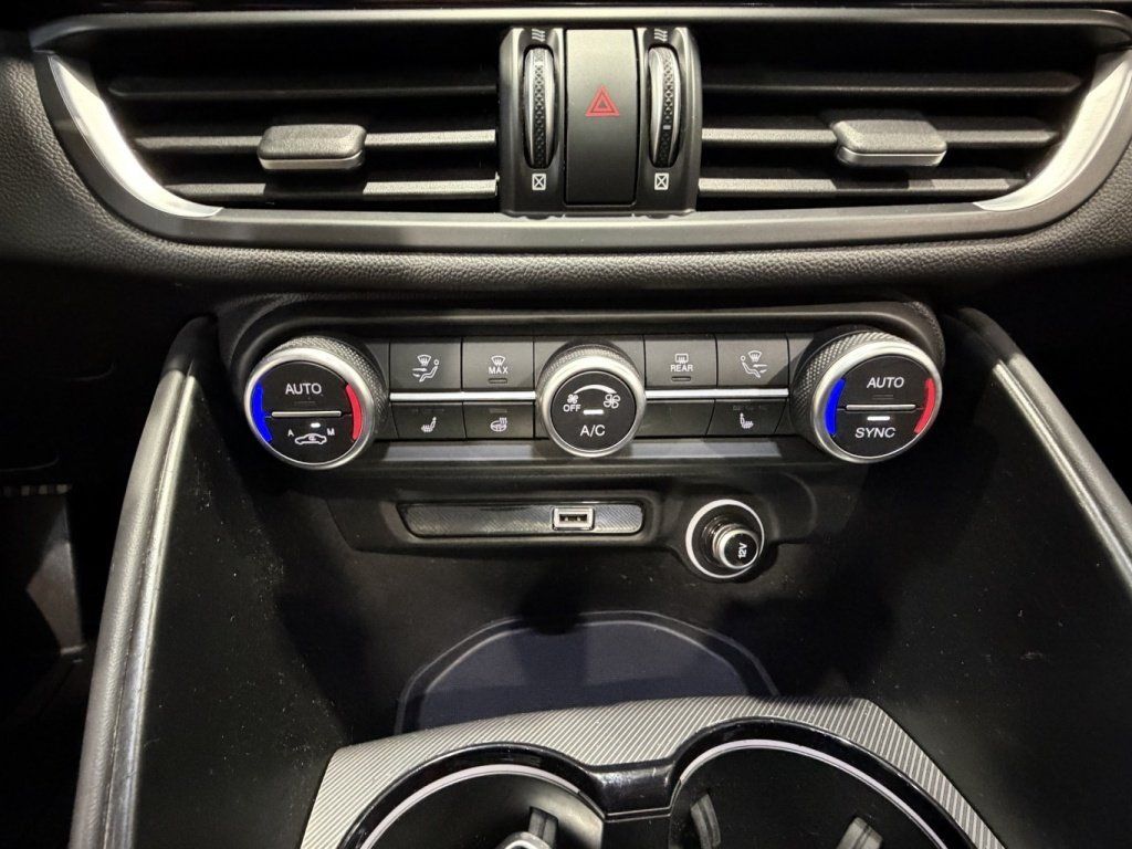 Alfa Romeo Giulia 2022 - Thumbnail 16