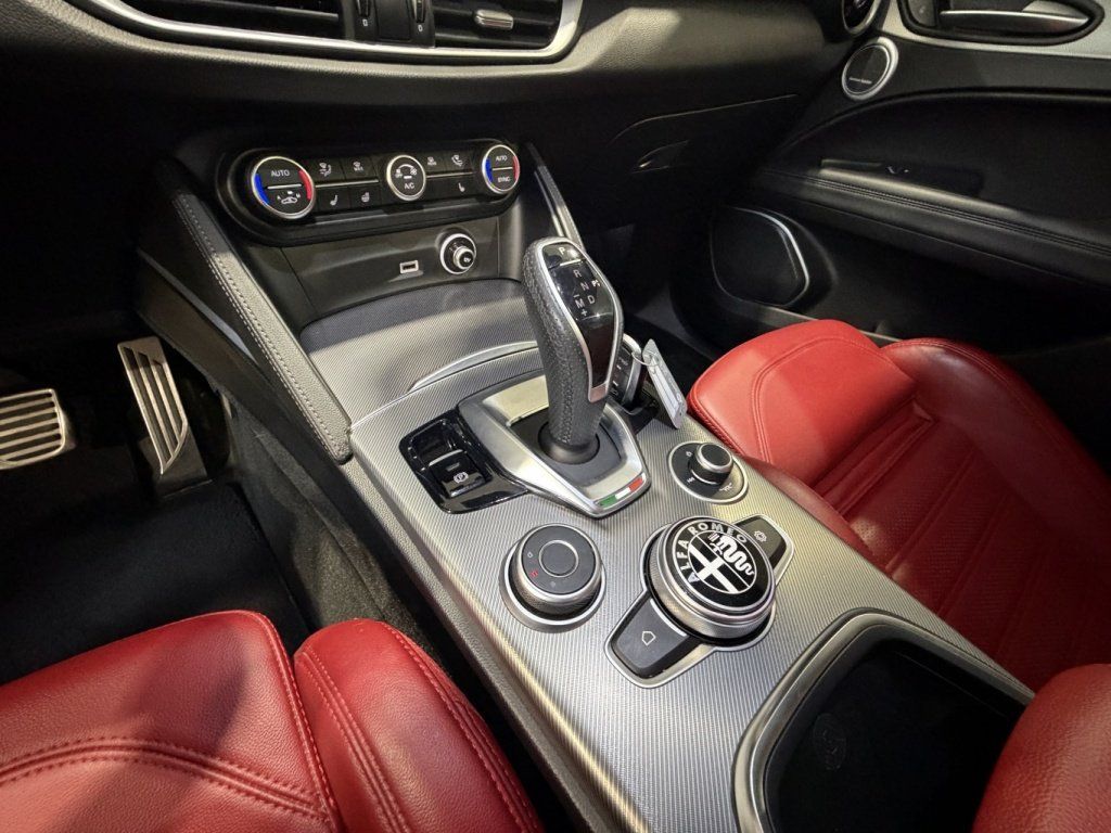 Alfa Romeo Stelvio 2022 - Thumbnail 14