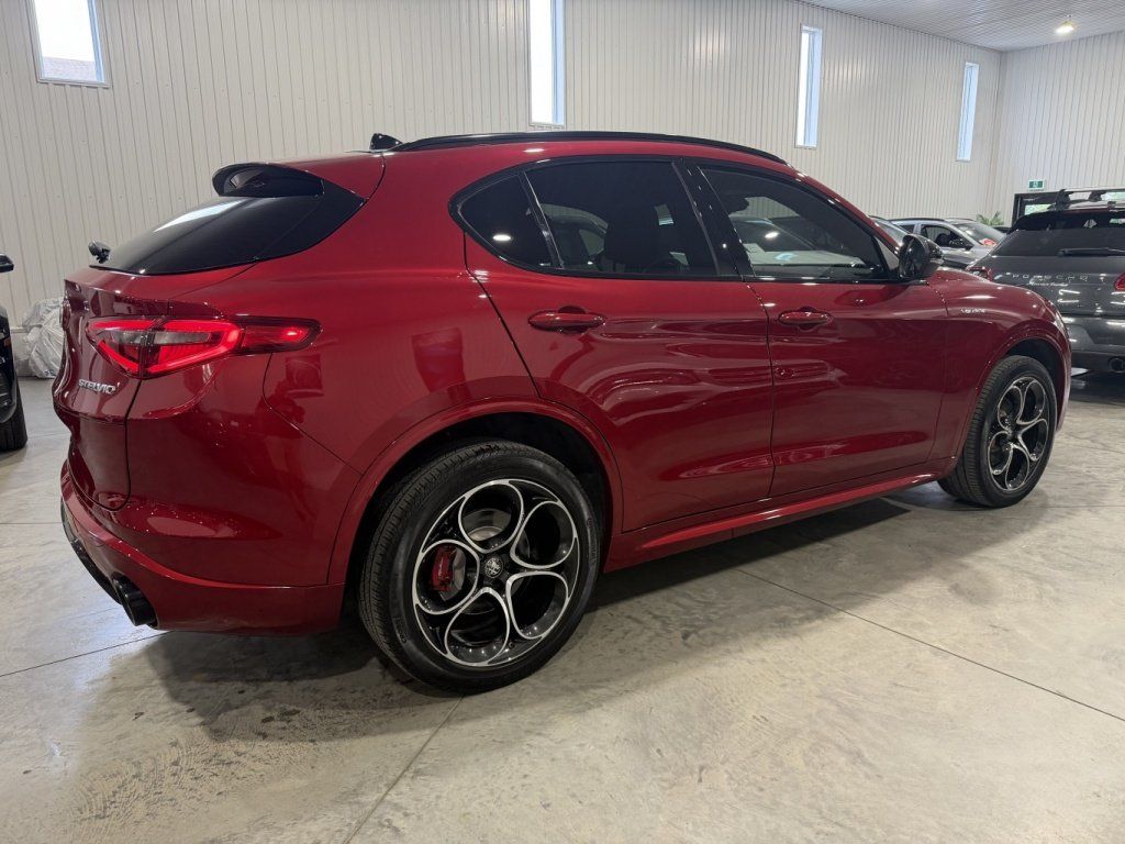 Alfa Romeo Stelvio 2022 - Thumbnail 4